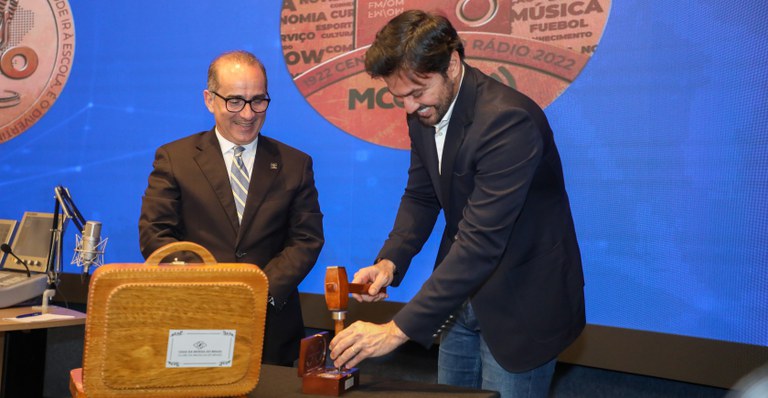 Cada um dos escolhidos recebeu uma medalha em bronze, confeccionada pela Casa da Moeda. (Foto: Cleverson de Oliveira/MCom)